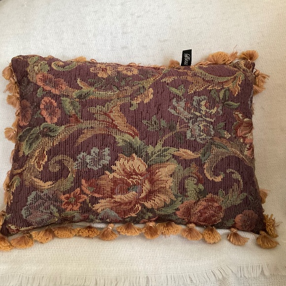 BESS Tapestry Accent Throw Pillow Burgundy Purple Gold Tassels 15.5” x 10.5” - Picture 1 of 13